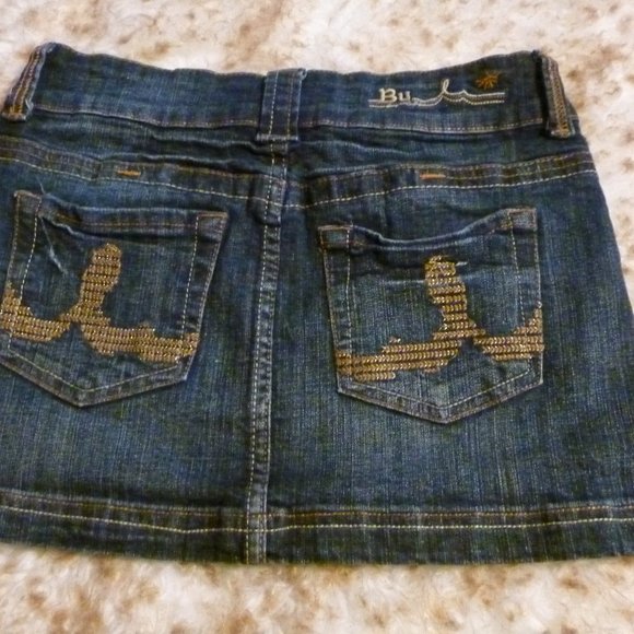 SEXY Pretty design Jean Mini Skirt with embroideries on the back pocket - Picture 2 of 5